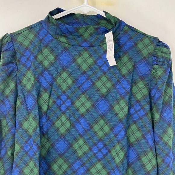 Loft NWT mock neck lightweight top large - Picture 2 of 6